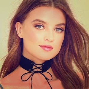 Lulu’s Lace-Up Choker